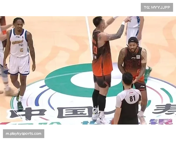 广厦男篮主场13胜0负保持不败，攻防两端主场优势明显